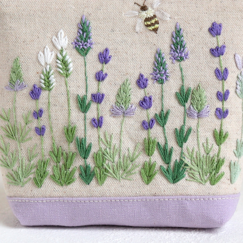 ラベンダー畑の手刺繍ポーチ（12cmファスナー） ポーチ Heart being