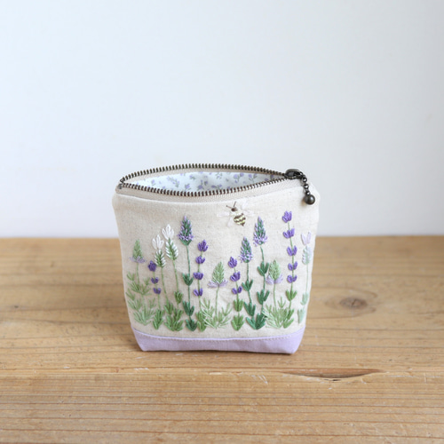 ラベンダー畑の手刺繍ポーチ（12cmファスナー） ポーチ Heart being