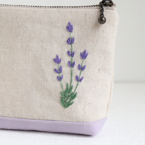 ラベンダー畑の手刺繍ポーチ（12cmファスナー） ポーチ Heart being