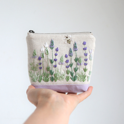 ラベンダー畑 花刺繍入 巾着ポーチ ハンドメイド ラベンダー畑 花刺繍