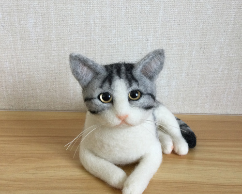 羊毛フェルト猫 ブサかわ猫さん(白黒) - ケロケロ屋 | minne