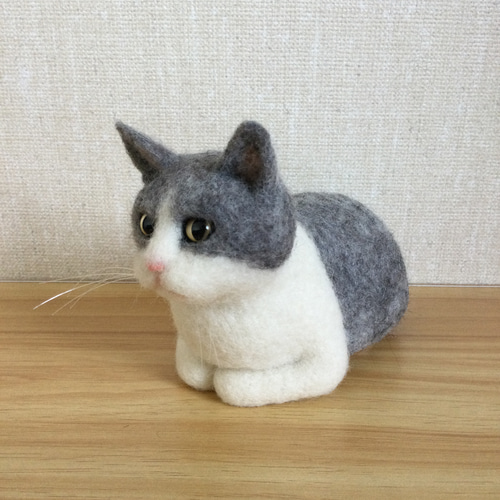 羊毛フェルト 猫 羊毛フェルト 猫 白グレーハチワレ 羊毛フェルト masapan 通販