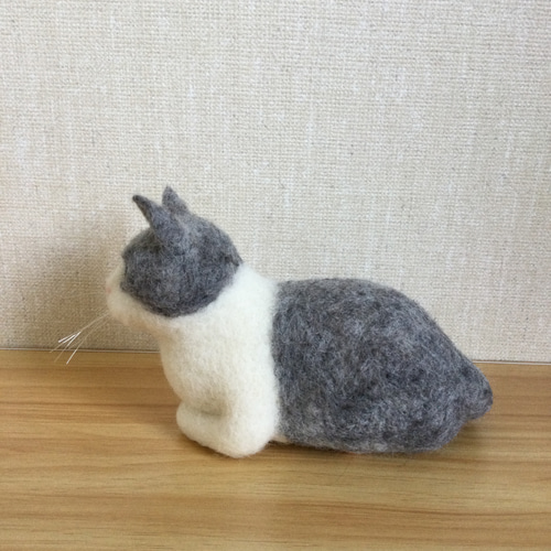 羊毛フェルト 猫 白グレーハチワレ 羊毛フェルト masapan 通販