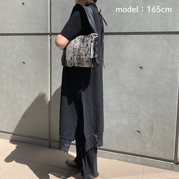 【裂き織り】モダンなモノトーンの裂き織りバッグ 