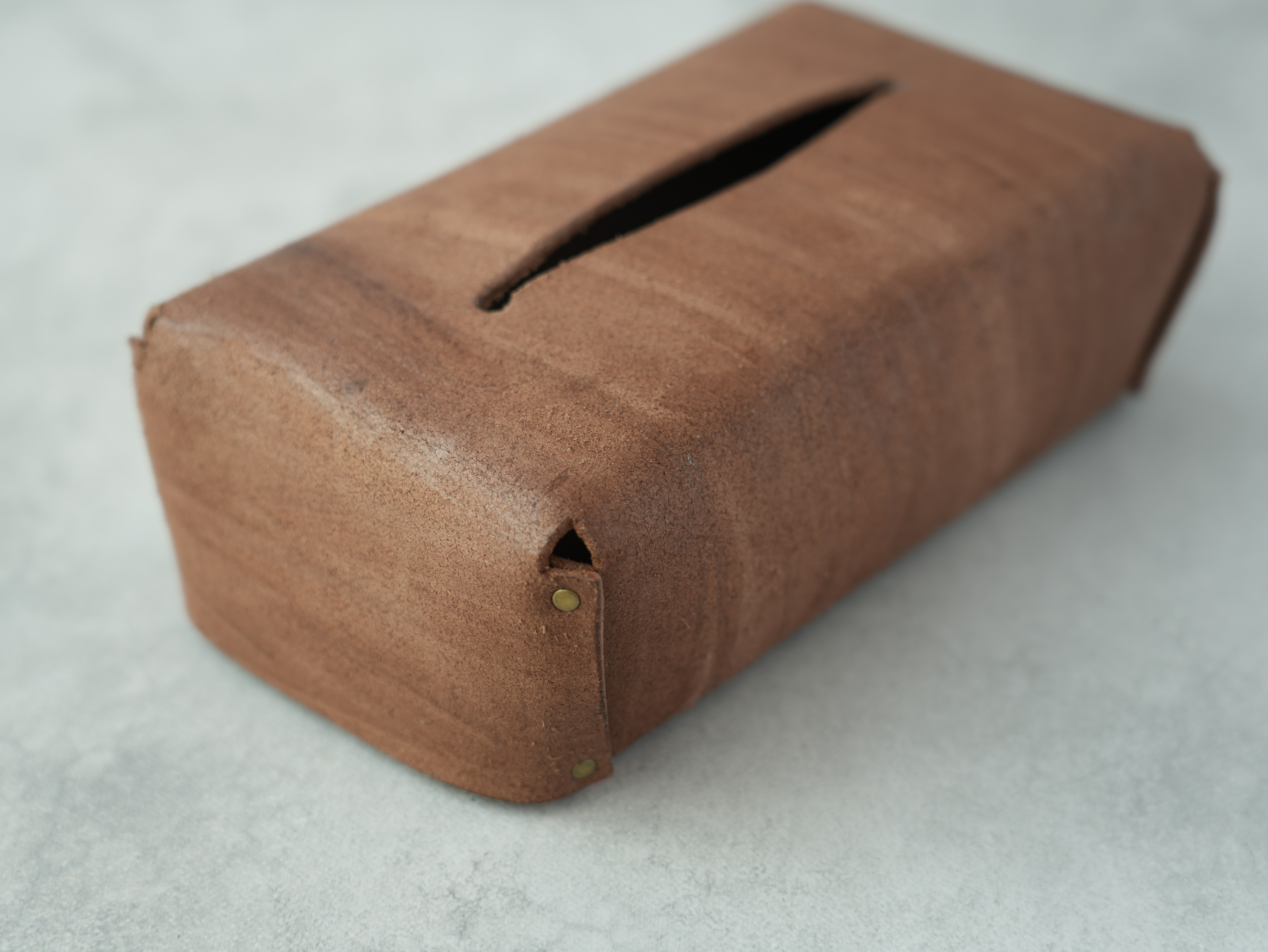 【送料無料】栃木レザーの床革ティッシュケース　こげ茶革　一枚革　※外箱が無いティッシュ専用 4,565円