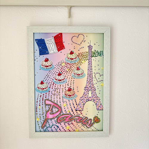 額縁付「きらきらパリ～エッフェル塔とマカロン」インテリアイラスト