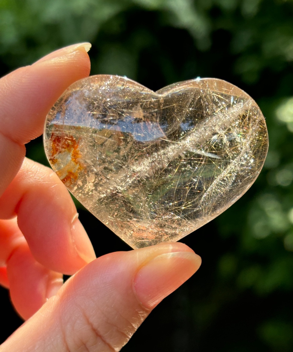 美しいエンジェルヘアルチルクォーツ☆クリア〜スモーキー☆ハート☆47.6ミリ☆No.1