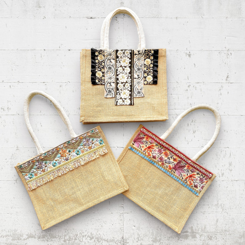 インド刺繍 ジュートバッグ ベージュフラワー タッセル付 インド刺繍 ジュートバッグ ベージュフラワー タッセル付