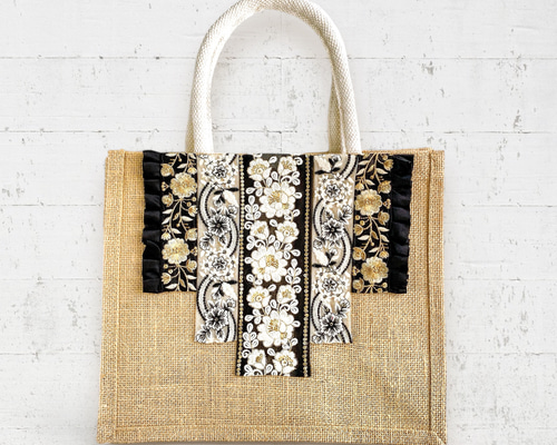 インド刺繍 ジュートバッグ ベージュフラワー タッセル付 インド刺繍 ジュートバッグ ベージュフラワー タッセル付