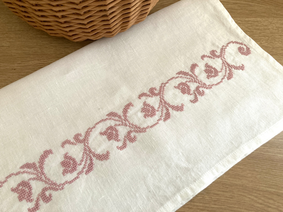 ホワイトリネンクロス チューリップライン手刺繍 その他インテリア雑貨