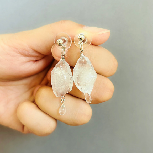 揺れる氷のピアス・イヤリング ピアス（フック・チェーン） nojico