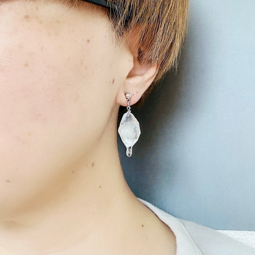 どんな服に合わせたらいい？って質問いただく事も多いので, こちらに載せてみました✨, 私はこんな服に合わせてます♡♡♡ ,  ........................................................................................  , BASE、minneにて発売中＊＊, ご購入はプロフィールのURLからどうぞ, ... かなちん 服とイヤリング