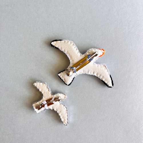✴︎2個セット✴︎送料無料✴︎親子カモメのビーズ刺繍ブローチ 夏 海 