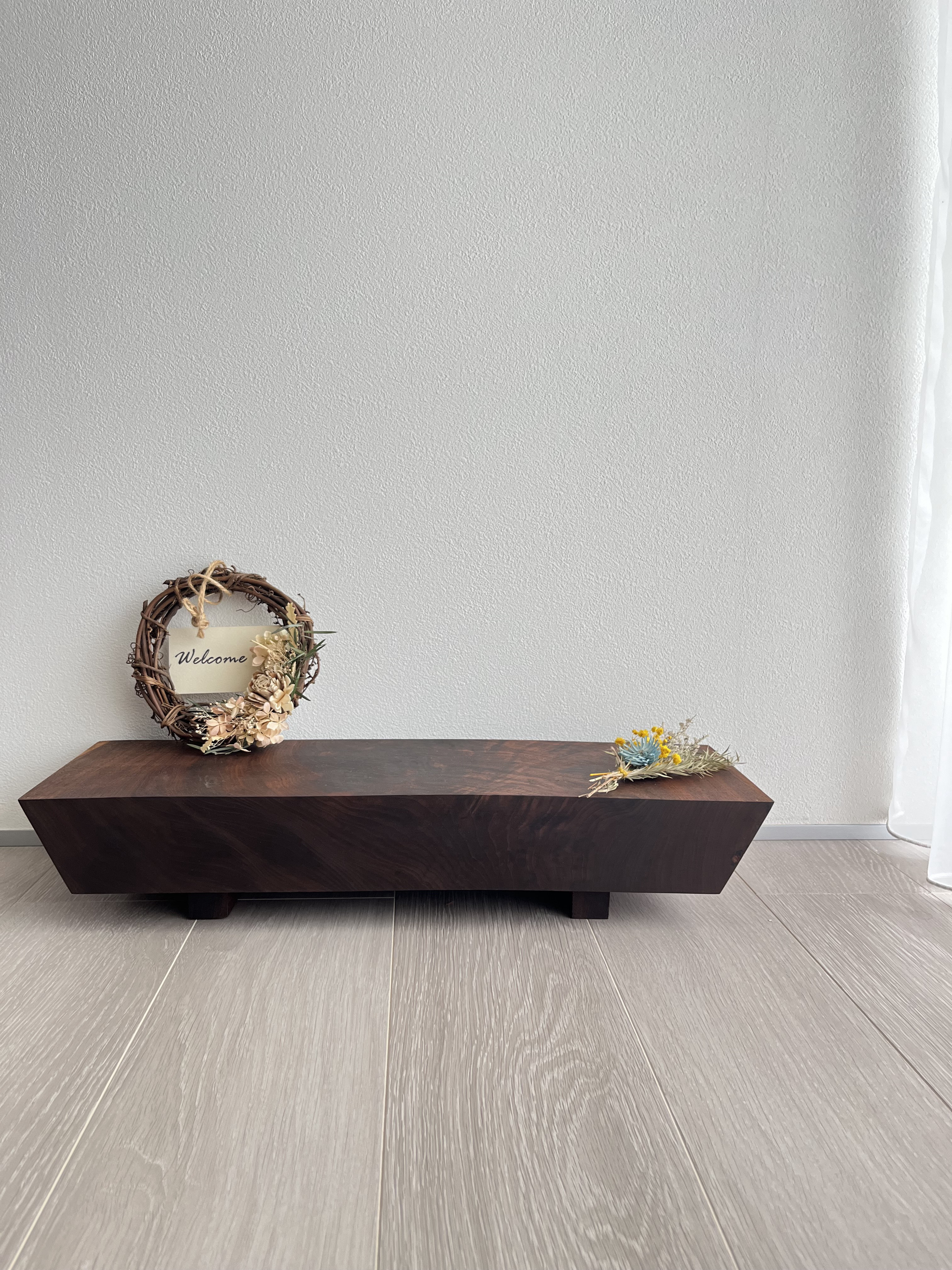 世に一つの麗しき直線美台座