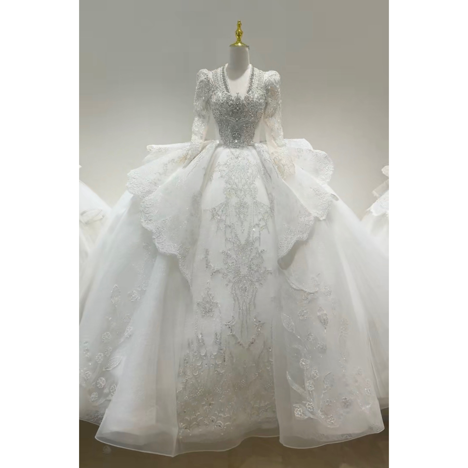 激売れ人気商品！Ｖネック　グリッター　フランスレース　フレアースカート水波プリンセス　長袖ストーン高級ウェディングドレス