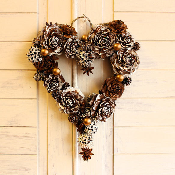 自然の香り漂う「木の実・ハートリース」アレンジ・アートフラワー  