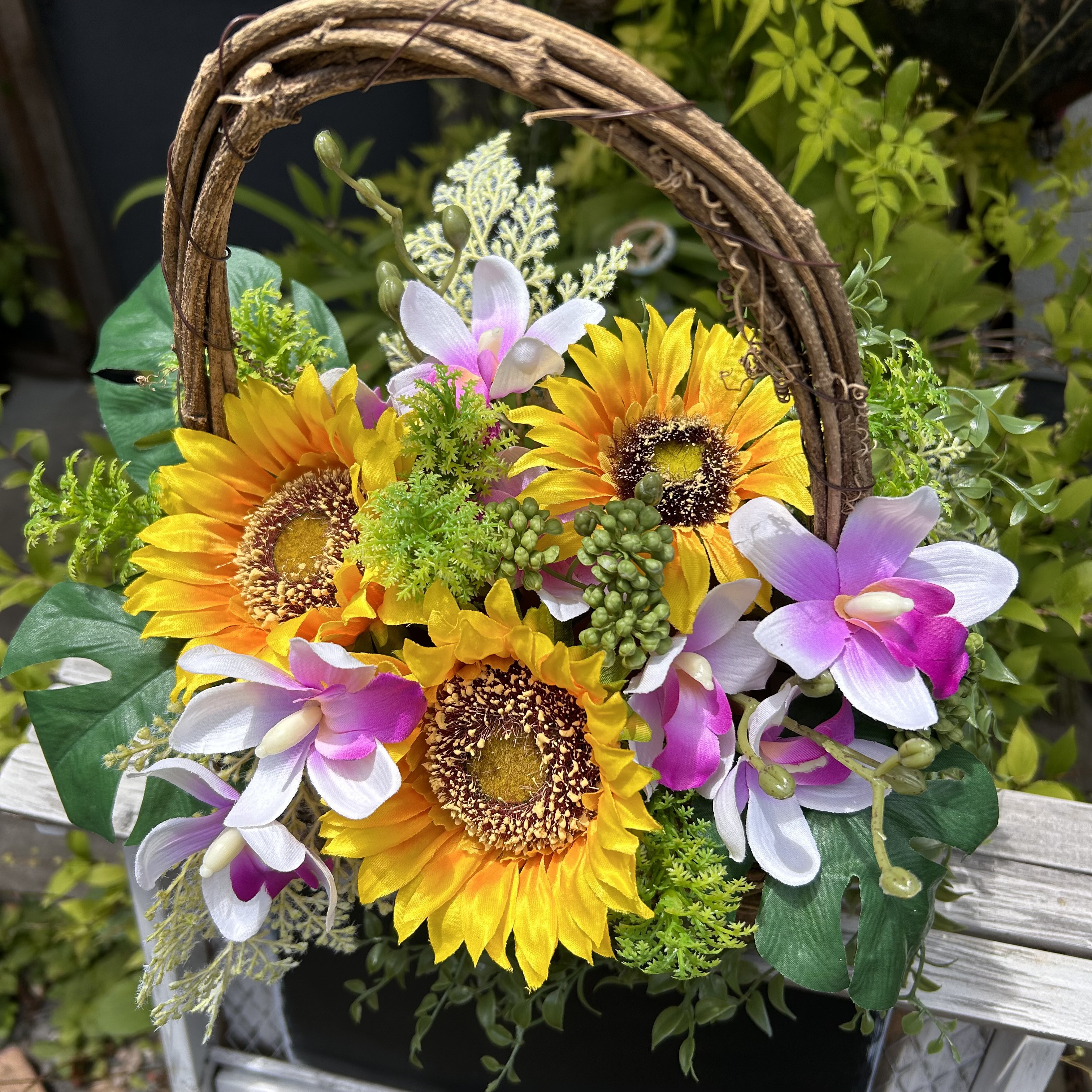 即日発送可！【アーティフィシャルフラワー】ひまわりのバスケットアレンジ 5,214円