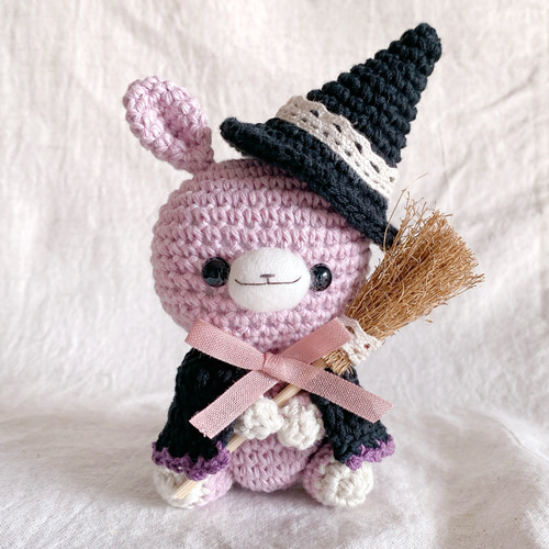 紫のハロウィンの魔女さんうさぎさんあみぐるみ あみぐるみ Kuma＊Pace