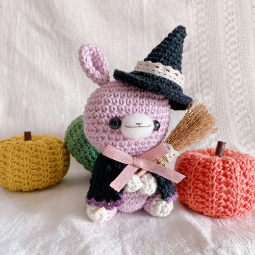 紫のハロウィンの魔女さんうさぎさんあみぐるみ あみぐるみ Kuma
