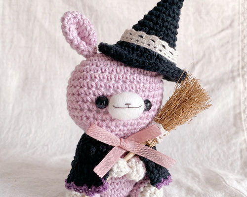 紫のハロウィンの魔女さんうさぎさんあみぐるみ あみぐるみ Kuma