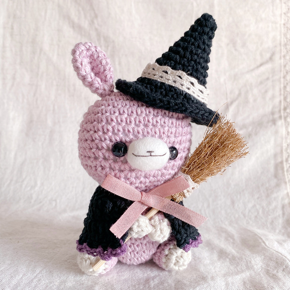 紫のハロウィンの魔女さんうさぎさんあみぐるみ あみぐるみ Kuma