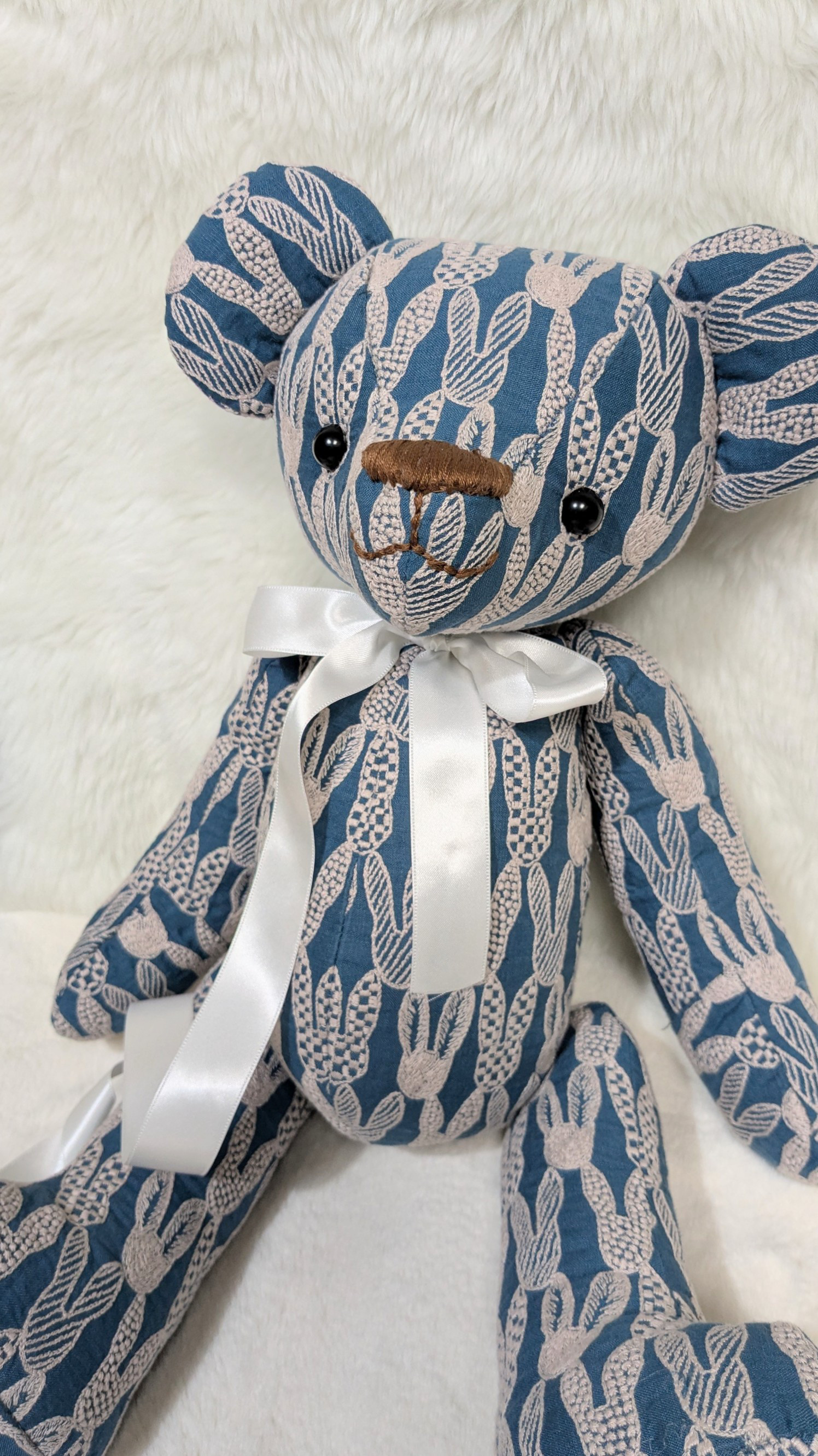 《受注製作》あなたのお気に入りの布や思い出の服、大切な方の品で作る　リメイク♡テディベア（47㌢）