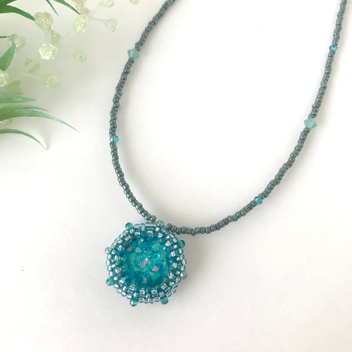 ターコイズブルーのハンドメイドネックレス 国内最大級の minne | 魅惑のターコイズブルー アクセサリーも夏気分 ネックレス・ペンダント