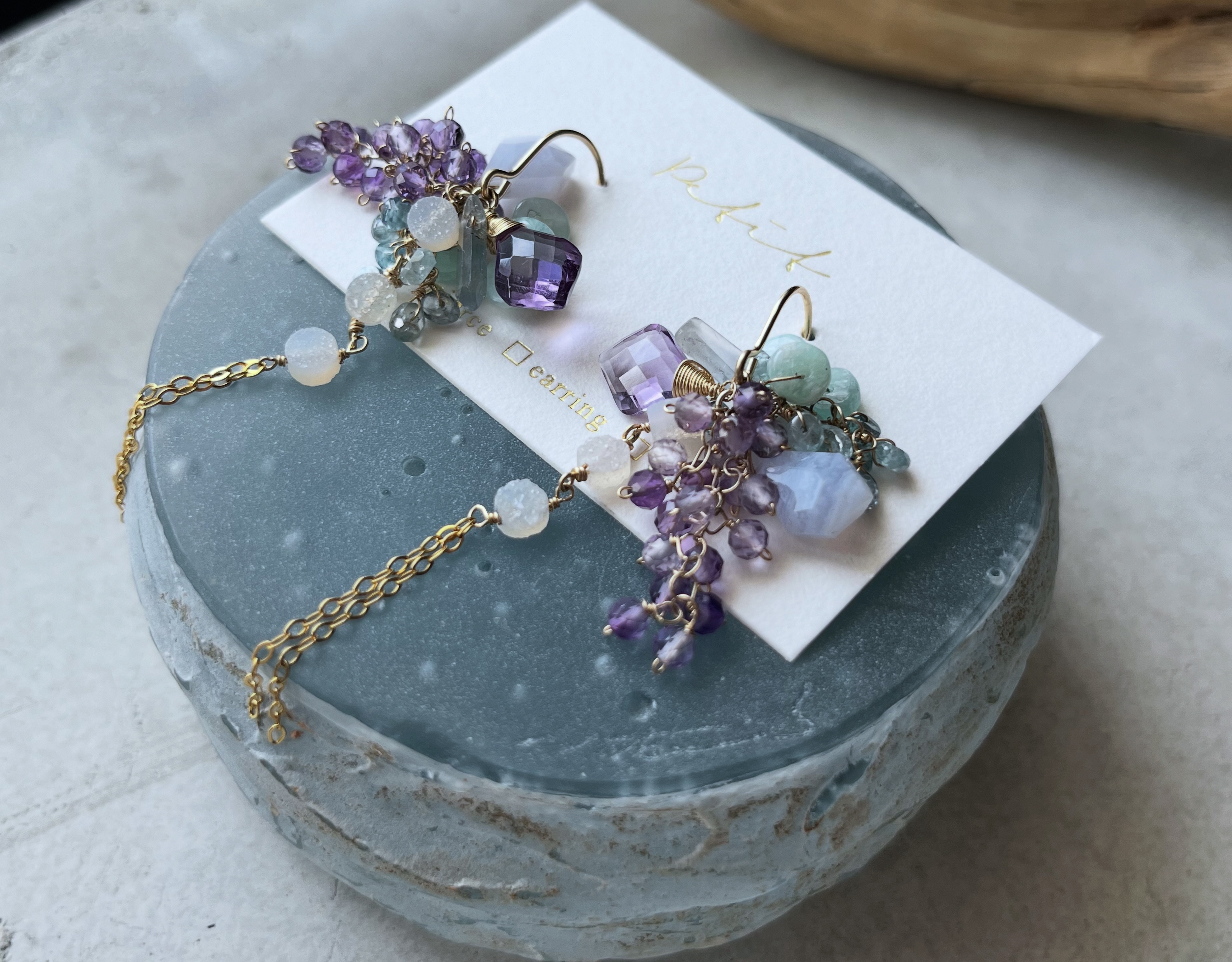 【Ｋ14gf】アメジストとアマゾナイトのピアス(イヤリング)