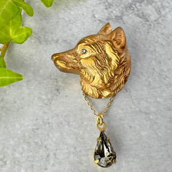 アンティーク　鹿　彫刻ブローチ 象牙細密彫り 『黒い森の鹿』 アンティークジュエリー