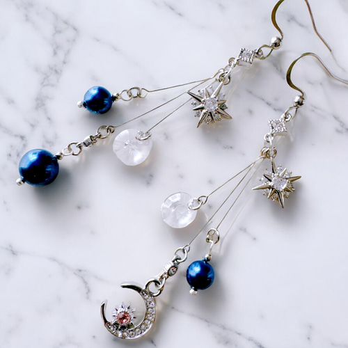 197 【夜空】をイメージして製作したシルバー色のアクセ✨　ピアスorイヤリング 再販】月と星のゆらりんピアス／イヤリング（シルバー） ピアス