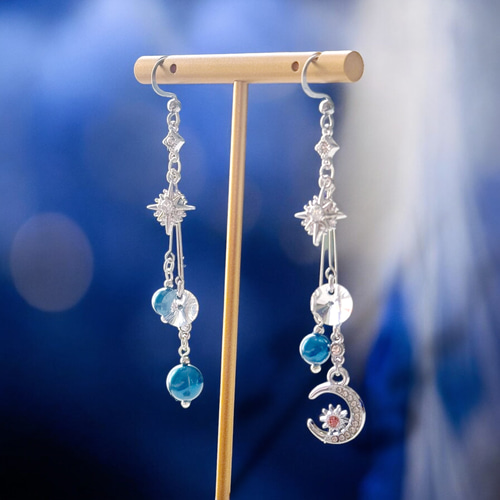 再販】月と星のゆらりんピアス／イヤリング（シルバー） ピアス