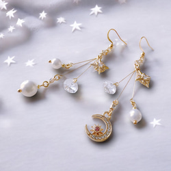 █結月★イヤリング 月と星のゆらりんピアス／イヤリング（ゴールド） ピアス（フック