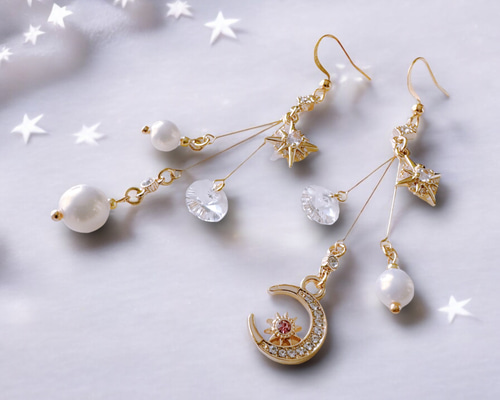 月と星のゆらりんピアス／イヤリング（ゴールド） ピアス（フック