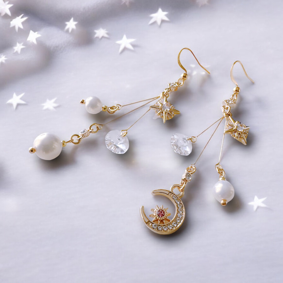月と星のゆらりんピアス／イヤリング（ゴールド） ピアス（フック