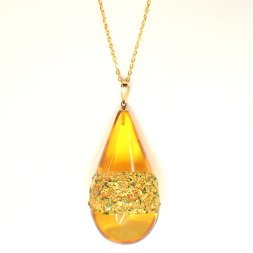 蒔絵ペンダント ”包みこむように” / 琥珀、K18 ネックレス  