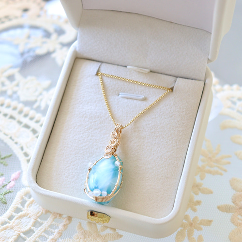 天然石ラリマーとムーンストーンのワイヤージュエリーネックレス