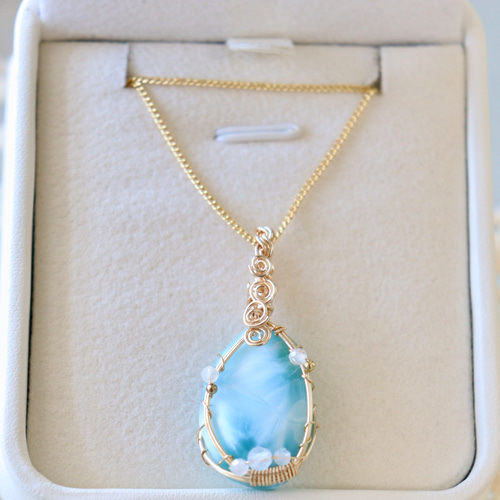 天然石ラリマーとムーンストーンのワイヤージュエリーネックレス