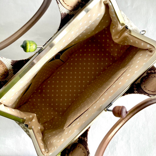 あおりがま口バッグ＊森の動物たち＊大容量＊どんぐりひねり