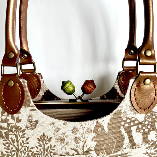 あおりがま口バッグ＊森の動物たち＊大容量＊どんぐりひねり