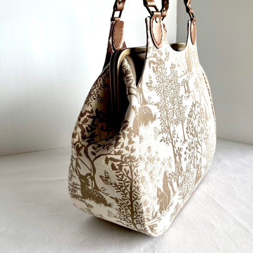 あおりがま口バッグ＊森の動物たち＊大容量＊どんぐりひねり