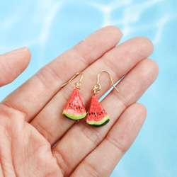 揺れる食べ物ピアス♢リアルすいか(イヤリング変更可能) ピアス