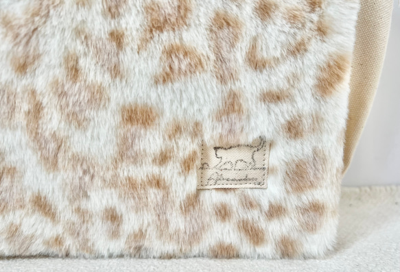 【Lサイズ】雪豹　ボア　倉敷帆布使用　肩掛けトートバッグ　サイドポケット　akaneko レオパレード 9枚目の画像