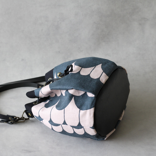 ドローストリングバッグ sea lace charcoal ミナペルホネン ドローストリングバッグ sea lace charcoal ミナペルホネン