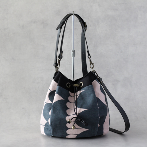 ドローストリングバッグ sea lace charcoal ミナペルホネン ドローストリングバッグ sea lace charcoal ミナペルホネン
