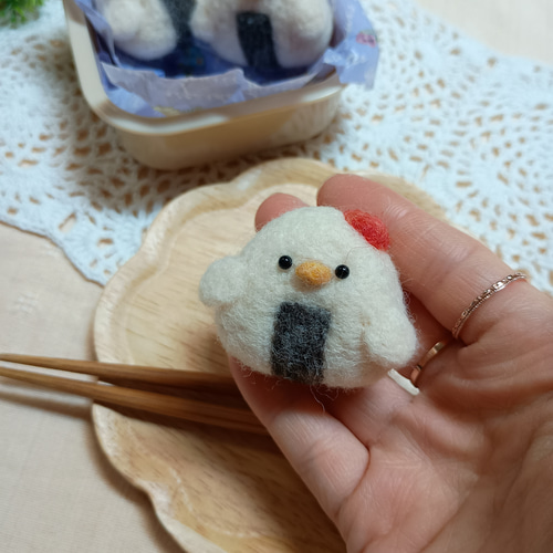 つぶらな瞳のおむすびペンギンさん 羊毛フェルト 羊毛フェルト asamame