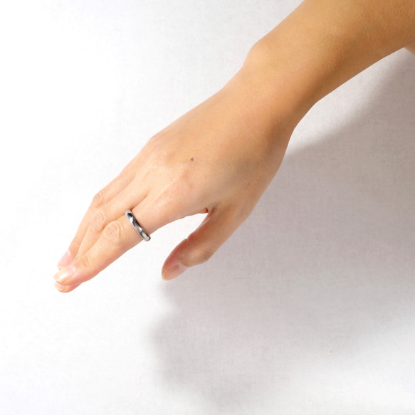 ハーフラウンド チタン リング グラデーション 5枚目の画像