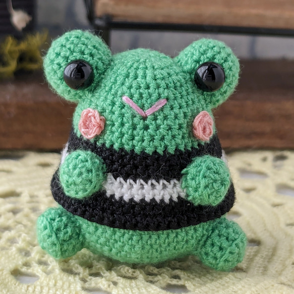 ○ミニかえるのあみぐるみ…キーホルダー ミニチュアかえるのあみぐるみ