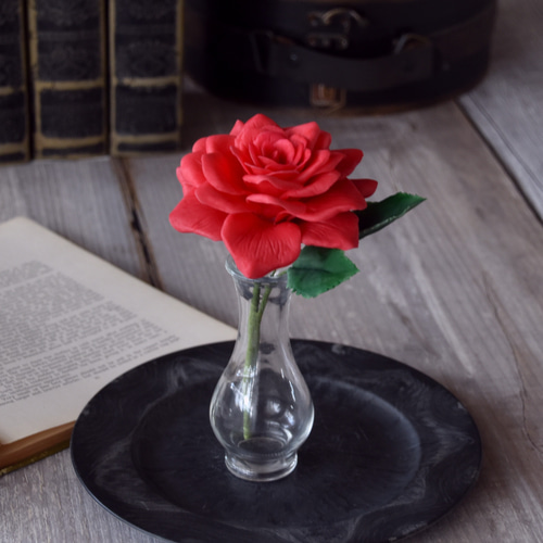 粘土 アートフラワー 赤いバラ クレイ(樹脂粘土)の赤バラ🌹作り始めました！ 生花のバラと