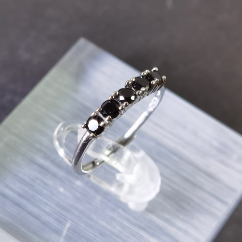 強力な守護石」天然五つブラックスピネル◇SILVER925製 ハーフ