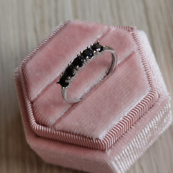 「強力な守護石」天然五つブラックスピネル◇SILVER925製　ハーフエタニティリング☆つけっぱなしOK♪ 3枚目の画像